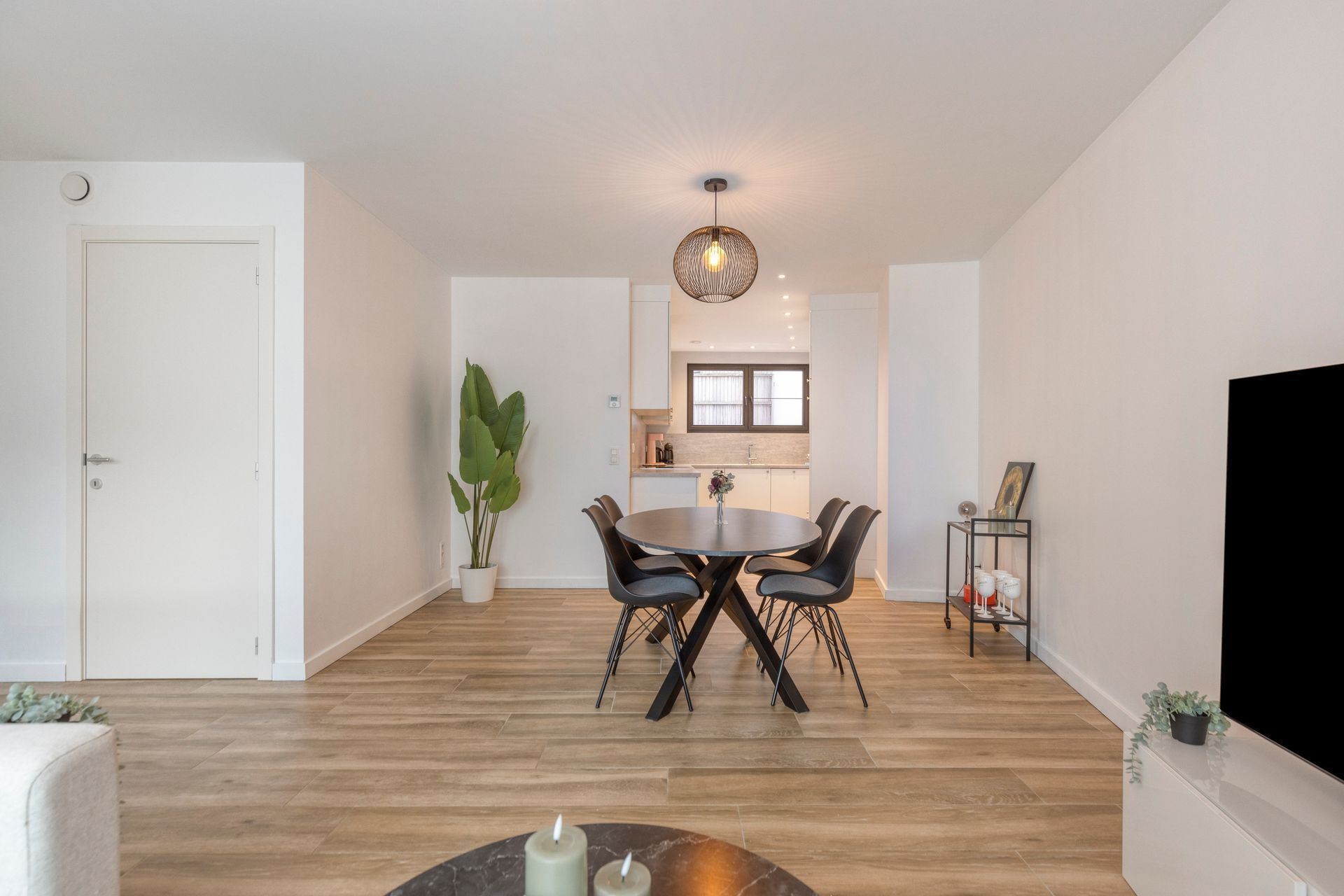 RECENT APPARTEMENT MET 2 SLPKS, TERRAS EN AUTOSTAANPLAATS - foto 5