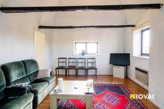 Gezellig en centraal gelegen appartement (ong. 65 m² volgens EPC) op de 2de verdieping in exclusief gebouw met Moorse bouwstijl bestaande uit inkom, ruime living, ruime ingerichte keuken, 1 ruime slaapkamer, badkamer met ligbad, toilet en lavabo, berging. Verwarming : CV op aardgas. REF.: 9040.<br /><br />Dit pand kan onderhevig zijn aan de renovatieverplichting die door de Vlaamse overheid wordt opgelegd voor residentiële gebouwen. Consulteer voor meer informatie de website van het Vlaams Energie- en Klimaatagentschap via https://www.energiesparen.be/renovatieverplichting-residenti%C3%ABle-gebouwen-2023.