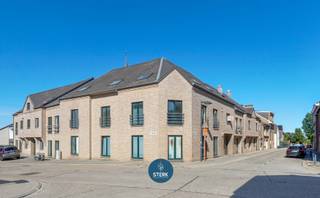 INSTAPKLAAR APPARTEMENT MET 3 SLPKS EN GARAGE TE HERDEREN ! <br /><br />We vinden dit appartement met een bewoonbare oppervlakte van 121 m² terug op een perceel van 4a 66ca in Herderen-Riemst. <br /><br />Voor meer informatie, neem zeker een kijkje op onze website via de volgende link: <br />https://www.sterkvastgoedmakelaars.be/detail/te-koop-appartement-riemst/7628268?dosearch=True&flowstatus=ForSale,ForSaleReserved,ForSaleWithBid,ToCompleteForSale,SoldUnderReserve,Sold&pageindex=1&pagesize=12&searchpage=ForSale&sortdirection=DESC&sortfield=pub_flowstatus&transactiontype=Sale