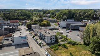 Voor meer info of een bezoek, bel 053 69 59 34 - Nabij het centrum van Liedekerke bevindt zich dit instapklare appartement. De ligging vormt meteen...