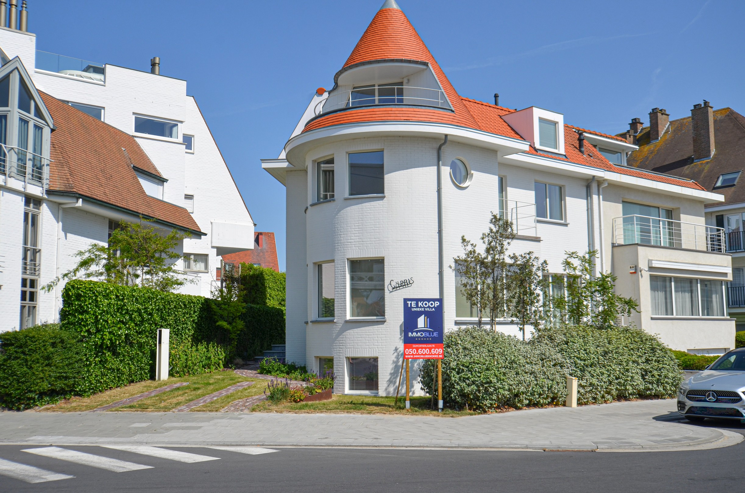 Exclusieve villa: Uitzonderlijk volledig gerenoveerde villa met frontaal zeezicht. - foto 1
