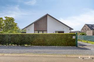 <p><span>This well-maintained open-plan home combines a pleasant layout with practical spaces and various modern amenities. The home is located in a quiet residential neighborhood in Houthalen, with schools, shops, and public transportation within walking and biking distance. </span></p><p><span>We enter the home through a </span><span>separate entryway</span><span>, which leads to the bright living room. The living area flows seamlessly into the </span><span>open kitchen</span><span>, creating a cozy and open living environment. For added comfort, the living room features a </span><span>pellet stove as</span><span> a </span><span>supplementary heat source</span><span> and </span><span>air conditioning</span><span>, in addition to the existing central heating.</span></p><p><span>The ground floor also features </span><span>two bedrooms</span><span>, making the home particularly practical for those who value single-level living. There is also a </span><span>separate half-bath with an adjoining laundry area</span><span>.</span></p><p><span>The </span><span>third bedroom</span><span>is located on the first floor </span><span> and is currently furnished as a spacious walk-in closet. Adjacent to it is the bathroom, equipped with a </span><span>bathtub, walk-in shower, and toilet</span><span>.</span></p><p><span>In </span><span>2017</span><span>,</span><span>the home’s plumbing and utilities were renovated</span><span>, providing added comfort and convenience.</span></p><p><span>The outdoor space also offers many practical advantages. The home features a </span><span>fully fenced yard</span><span>, ideal for those who value privacy and security. There is also a </span><span>garage and an automatic entrance gate</span><span>. Furthermore </span><span>,</span><span> the home includes a </span><span>basement</span><span>, which provides additional storage space.</span></p><h3><span>Key features at a glance:</span></h3><ul><li><span>Open-concept layout in Houthalen</span></li><li><span>Bright living room with open kitchen</span></li><li><span>Pellet stove and air conditioning</span></li><li><span>EPC D, with a minor adjustment to achieve EPC B</span></li><li><span>Pipes and utilities renovated in 2017</span></li><li><span>Fully fenced outdoor area</span></li><li><span>Garage </span></li><li><span>Basement</span></li></ul><p><span> </span></p><p><span>A home with a </span><span>pleasant layout, practical amenities, and plenty of space</span><span>, both inside and out.</span></p>