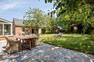 We heten u graag welkom in deze karakteristieke villa te Woumen, een deelgemeente van Diksmuide. Deze villa biedt u een zee aan ruimte...