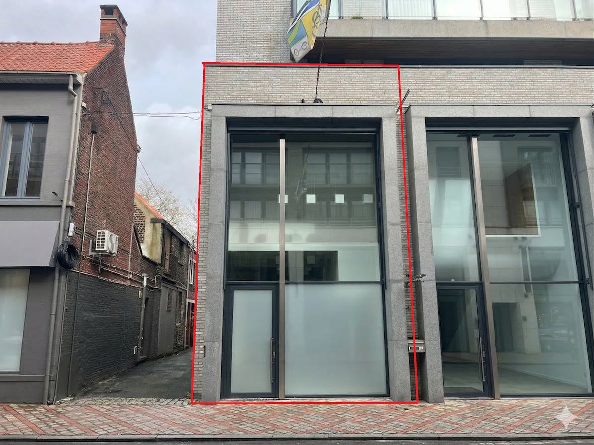 Kantoor- of dienstenruimte van ca. 149m² nabij de winkelstraat in Roeselare. - foto 2