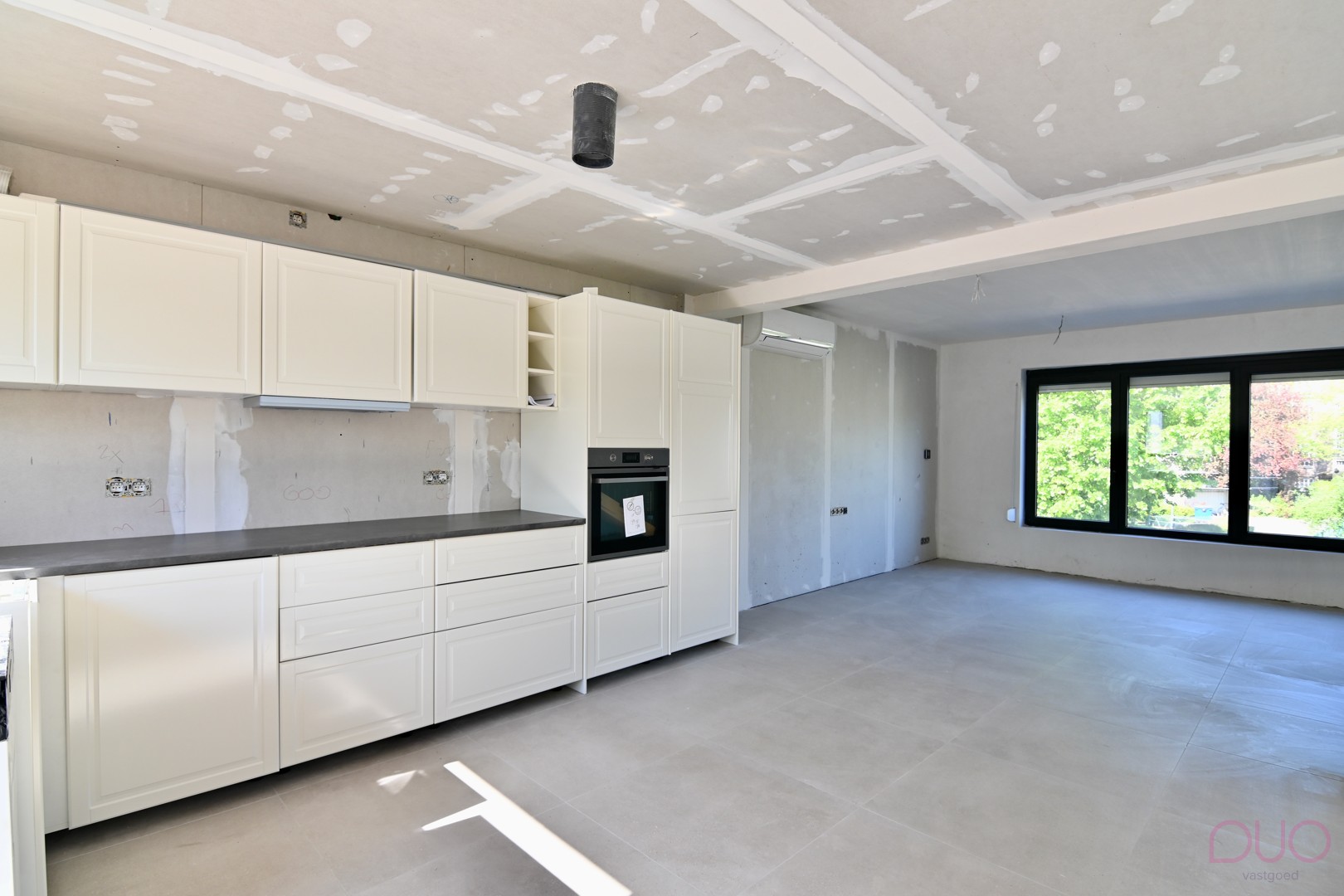 Volledig gerenoveerde woning met garage, terras en tuin - wordt volledig instapklaar afgewerkt! - foto 2