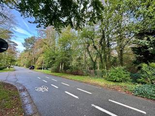 <p><span>Mooi bouwperceel van 2.045 m² met een straatbreedte van ca. 35 meter, op een zeer gegeerde en rustige locatie in Dennendael, natuurdomein “Klein Schietveld” ligt letterlijk om de hoek. <br />Eén van de quasi laatste bouwgronden in deze groene omgeving met een prachtige bomenstand. </span></p><p><span> </span></p><p><span>De bouwvoorschriften “RUP Woonbos 2” zijn van toepassing, algemeen: </span></p><p><span>- Maximaal bebouwbare oppervlakte: 250m².</span></p><p><span>- Maximale bouwbreedte: maximaal 2/3 van de breedte van het perceel op de voorgevelbouwlijn.</span></p><p><span>- Maximale bouwhoogte: twee verdiepingen en eventueel een schuin dak</span></p><p><span> </span></p><p><span>De volledige bouwvoorschriften zijn op aanvraag verkrijgbaar bij ons kantoor.</span></p><p><span> </span></p><p><span> </span></p>