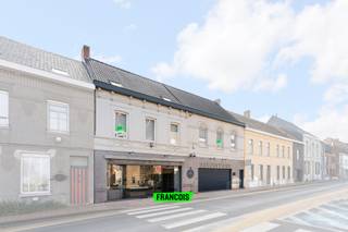 Ontdek dit prachtig pand met veel mogelijkheden in de Statiestraat 147 te Lichtervelde.Met een royale oppervlakte van 467 m² die twee appartementen...