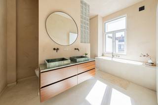 Totaalrenovatie van charmante herenwoning in de MarkgravewijkBent u op zoek naar een tip-top gerenoveerde woning op toplocatie?Dan is deze woning...