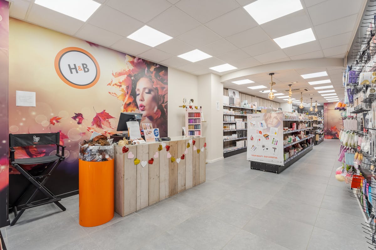 HANDELSPAND (221m2) OP TOPLOCATIE IN SINT-TRUIDEN CENTRUM - foto 5