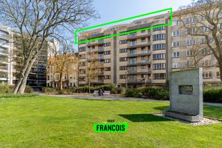 Dit riant penthouseappartement is gelegen op een gegeerde locatie te Oostende. Het pand bevindt zich in een groene omgeving op wandelafstand van...