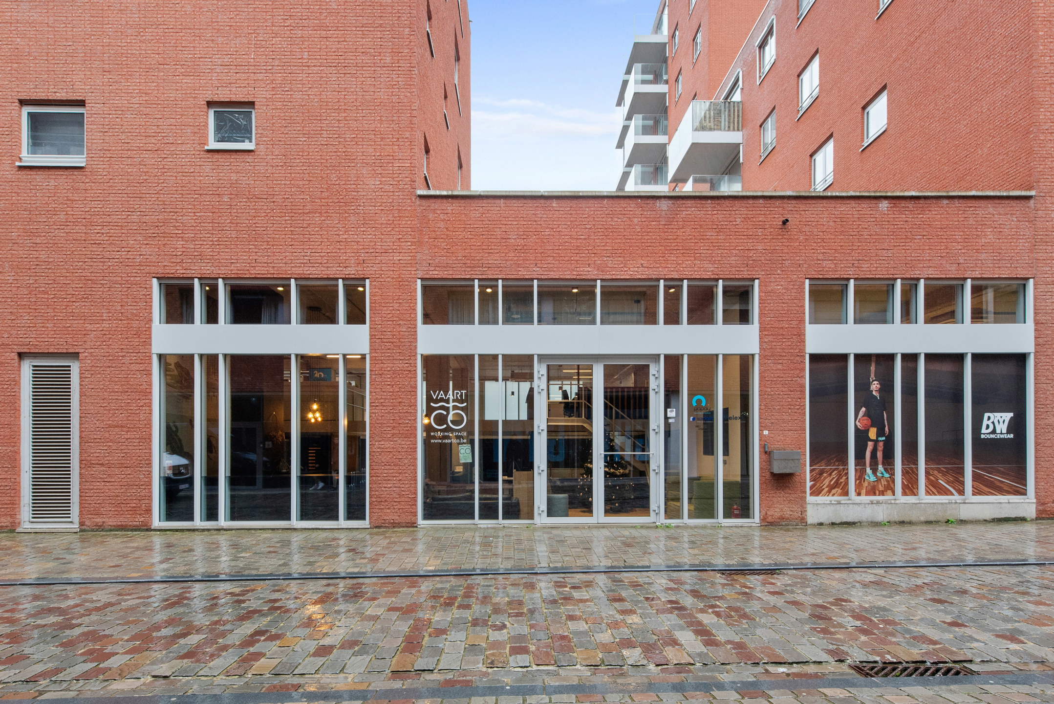 Moderne kantoren 300 m² + parkings in Leuven - foto 1