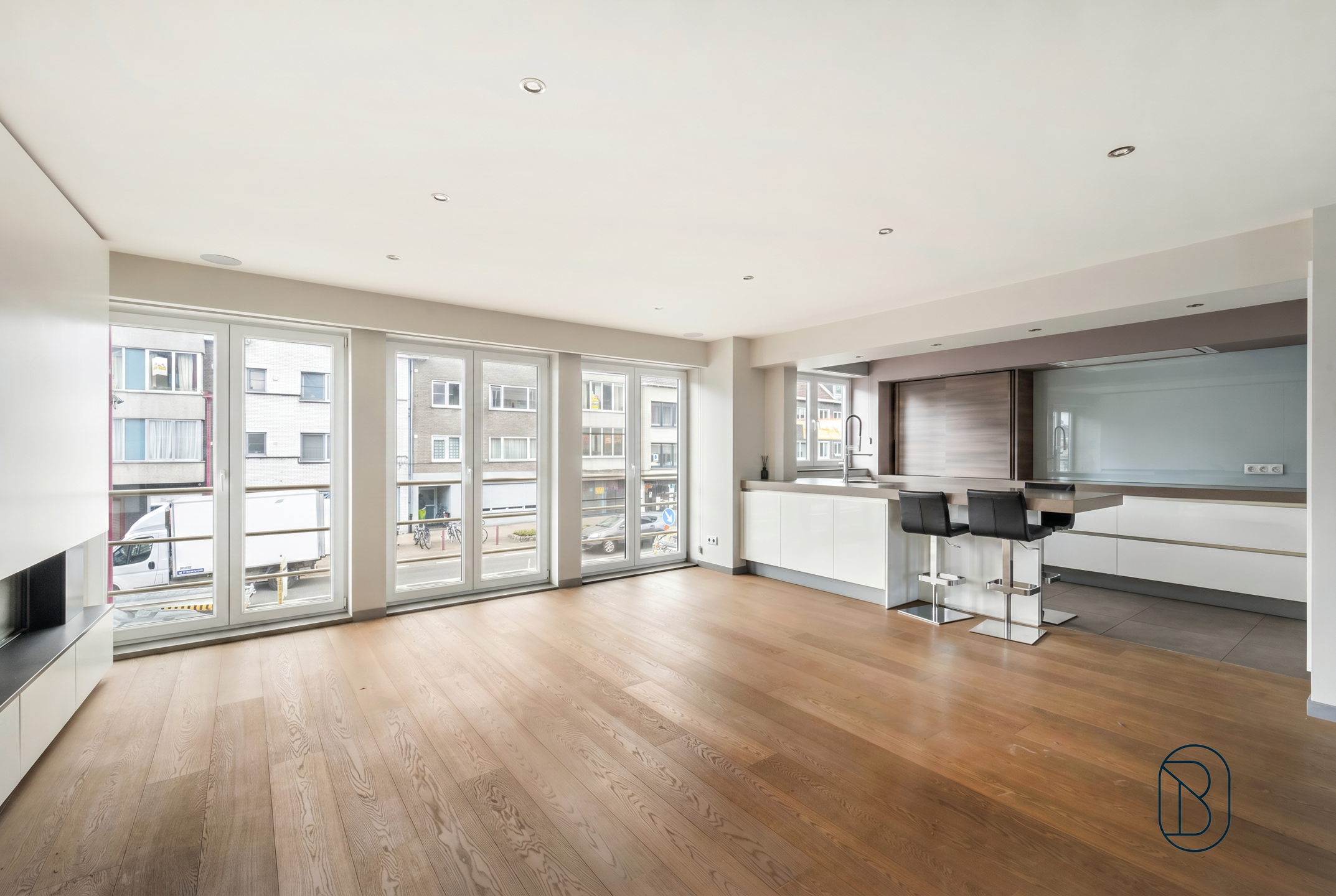 Topgelegen handelspand met luxueus duplex appartement - foto 4