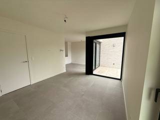 Agnetenpark is een échte nieuwe buurt met verschillende woningtypes voor iedereen en voor elke (gezins)situatie. Maar in Agnetenpark leef je niet alleen op maat van de mensen maar ook op maat van morgen. Zo is er aandacht voor duurzame energie - denk maar aan zonnepanelen, geothermie (warmtepomp met aardwarmte) en waterrecuperatie - én duurzame mobiliteit. De woningen dragen ook het BEN-label (Bijna Energie Neutraal). <br /><br />Parkwoning A appartement 1.7 op de eerste verdieping:<br />-Bewoonbare oppervlakte: 69m²<br />-Oppervlakte terras: 6m²<br />-1 slaapkamer<br />-Aparte berging<br /><br />Voor meer informatie of een bezoek ter plaatse, klik je op onze website www.jansenrealestate.be bij het pand op de knop 'bezoek aanvragen'.<br /><br />Wij ontzorgen je ook voor de verkoop van je huidige woning! Voor meer uitleg helpen we je graag verder.