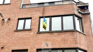 Op zoek naar een ruim appartement in Deinze?Dit verzorgde appartement in de Achiel Van Eechautestraat combineert rustig wonen met een vlotte...