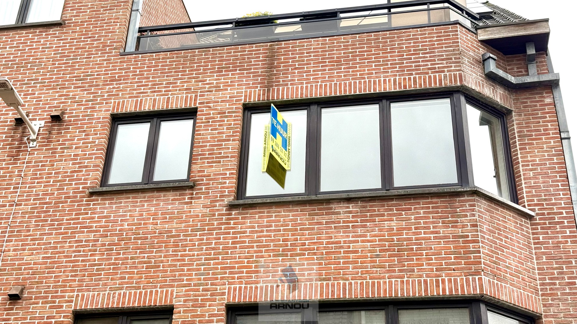 Ruim appartement met 2 slaapkamers en met garage op rustige ligging - foto 2