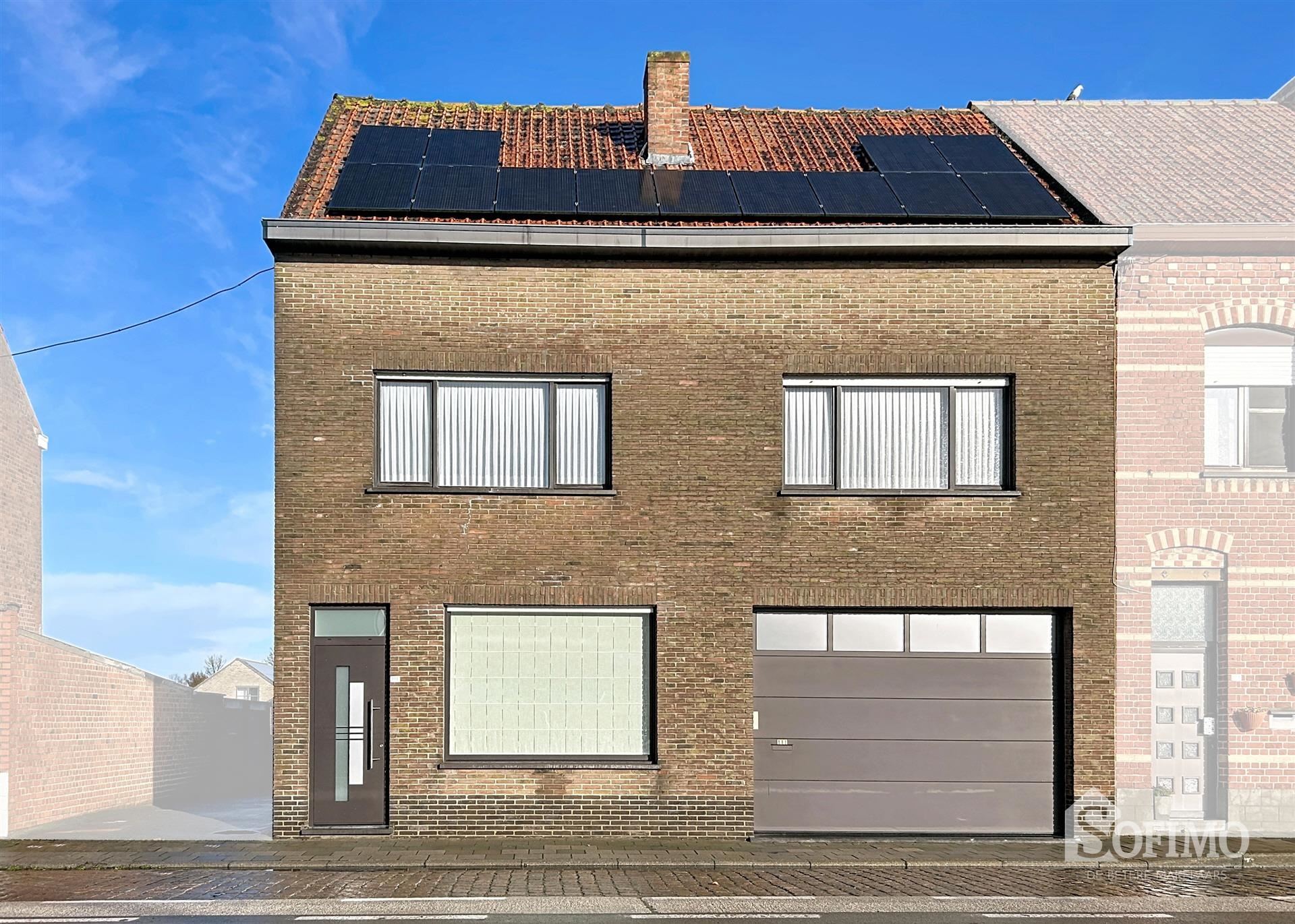 Halfopen woning met garage en tuin - foto 1