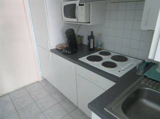 Centraal gelegen één slaapkamer appartement met zicht op zee.Bij het binnenkomen van het appartement kom je meteen terecht in de licht rijke...