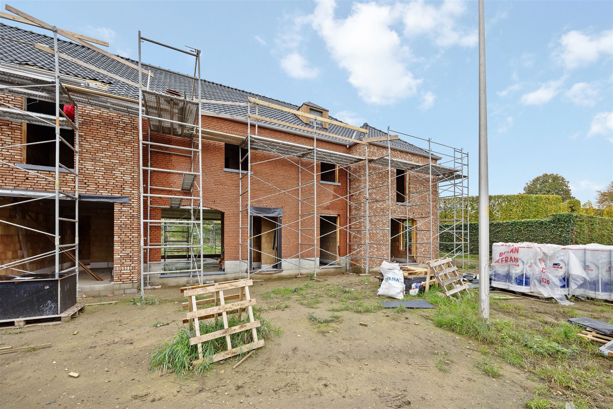 NIEUWBOUWWONING MET 3 SLAAPKAMERS UITERST CENTRAAL DOCH RUSTIG GELEGEN TE ZONHOVEN - foto 1
