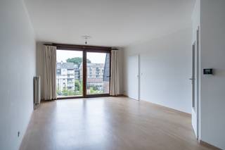 Op de vierde en vijfde verdieping van een verzorgd gebouw bevindt zich dit ruim duplexappartement met 3 slaapkamers, 2 badkamers en 2...