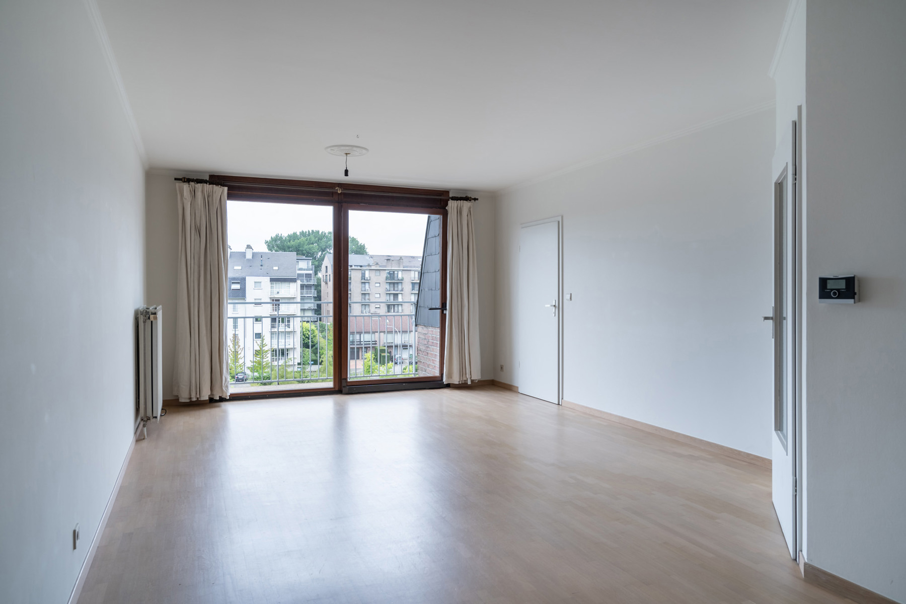 Ruim duplexappartement met 3 slaapkamers en inpandige garage - foto 2