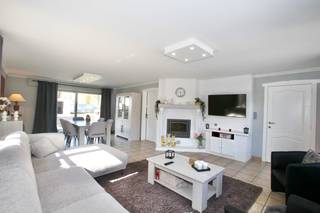 Stijlvolle, goed onderhouden woning met 3 slaapkamers op een perceel van 9a 50ca in de residentiële wijk Zolder-Boekt.Deze uitstekend gelegen woning...