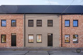 Nieuwbouwwoningen in BooischotIn het centrum van Booischot bevindt zich een kleinschalig nieuwbouwproject bestaande uit 3 woningen: 2 gesloten...