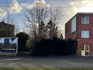 Dit perceel biedt de mogelijkheid om een woning te bouwen binnen een flexibel stedenbouwkundig kader dat de harmonie met de bestaande...