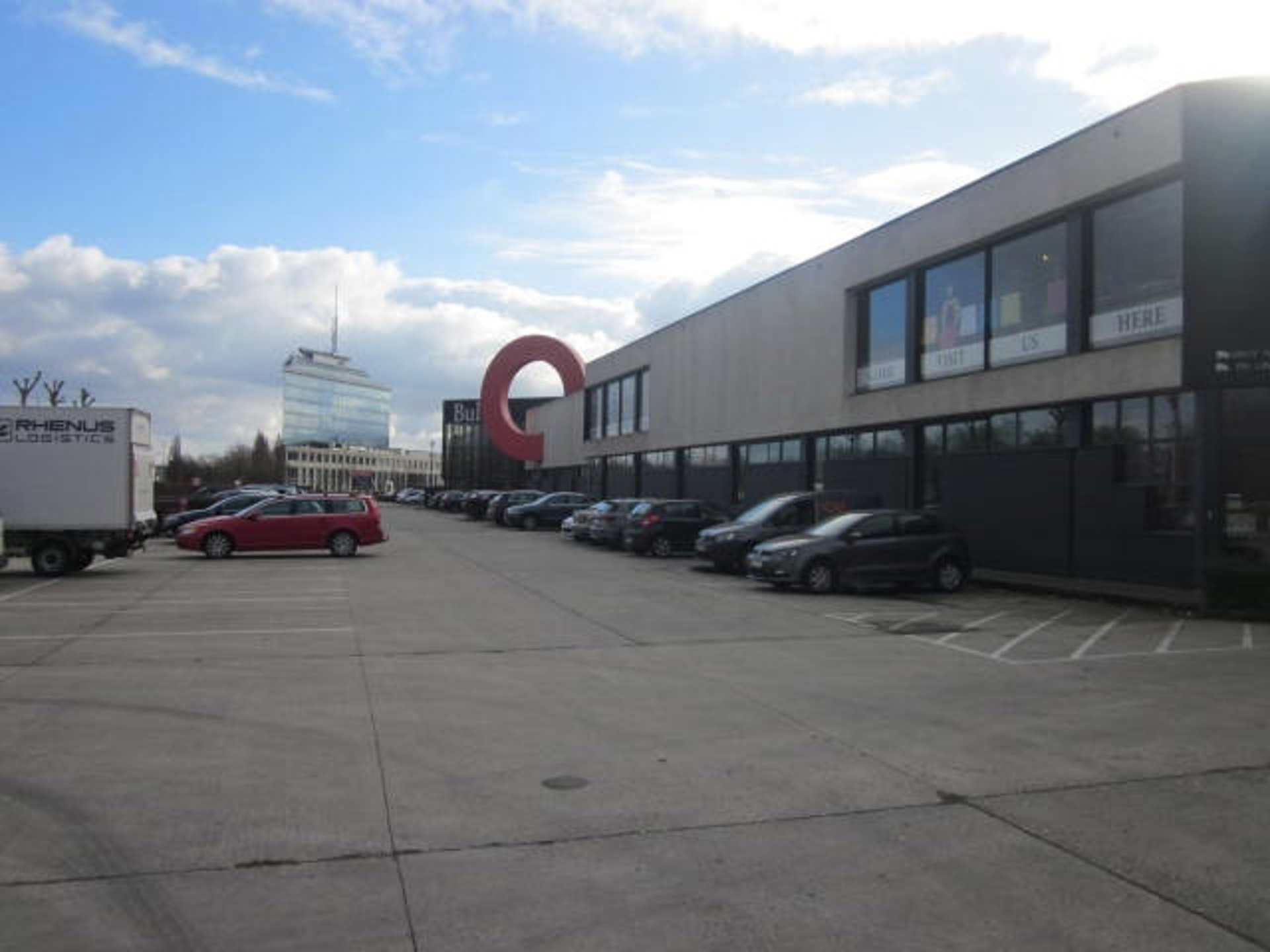 Magazijnen 1080m² te huur langs de Blarenberglaan te Mechelen-Noord evenwijdig met de E19 (Antwerpen - Brussel)