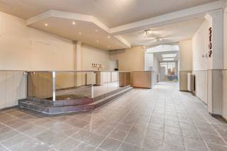 Handelspand op topligging in Menen!Gelegen op het meest commerciële en drukst bezochte gedeelte van de Rijselstraat, op stapvoets van de Franse...