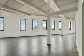 Deze kantoorruimte bevindt zich op het tweede verdiep van een strategisch gelegen gebouw in Vilvoorde, met vlotte verbindingen richting...