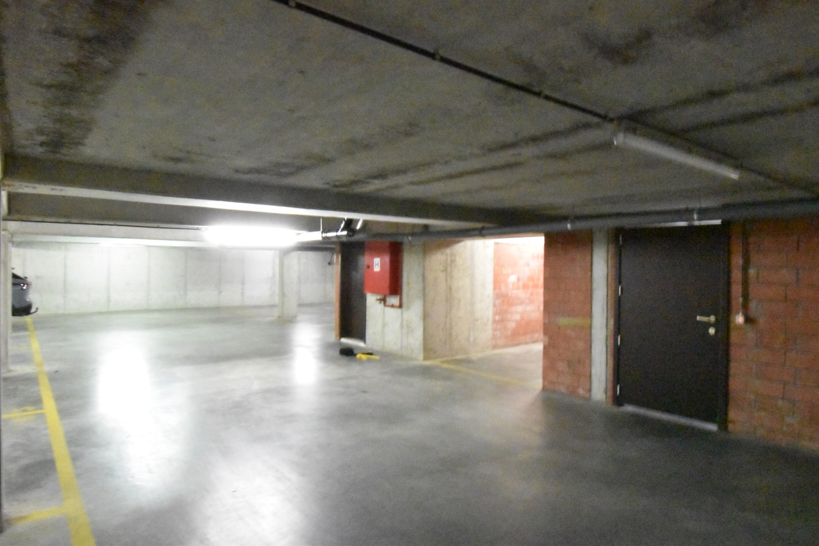 Ruime staanplaats op wandelafstand van de Zeedijk in Duinbergen. - foto 4