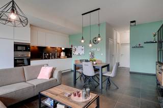 Lichtrijk en instapklaar appartement met zuidgericht terras op een toplocatie.Dit prachtig onderhouden appartement op een steenworp van winkels,...