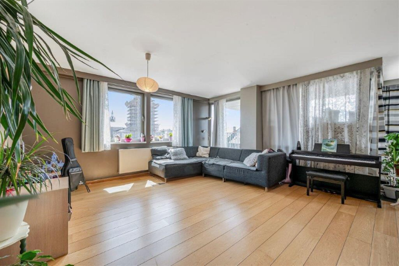 RUIM HOEKAPPARTEMENT WAARDOOR ER VEEL LICHTINVALLEN EN LEUKE ZICHTEN ZIJN - foto 2