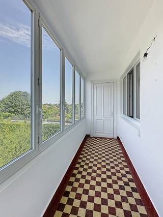 Dilbeek: Located on the RENOWNED Baron de Viron Avenue, IMMO STORE offers you this BRIGHT apartment on the second floor of an ART DECO building...