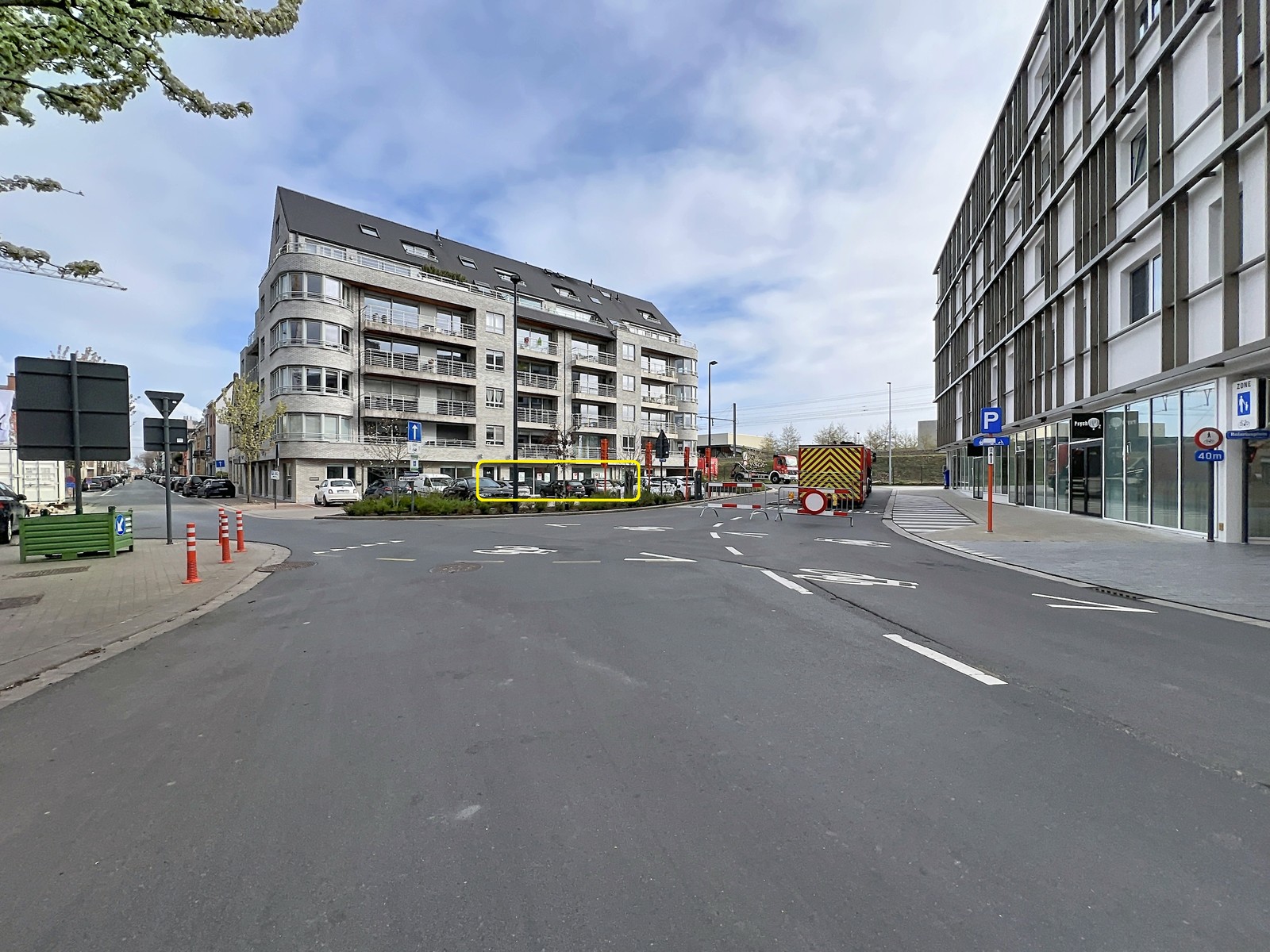 Volledig instapklare LICHTRIJKE commerciële ruimte ± 185m² (kantoor, diensten, vrije beroepen,...) in het CENTRUM! - foto 2