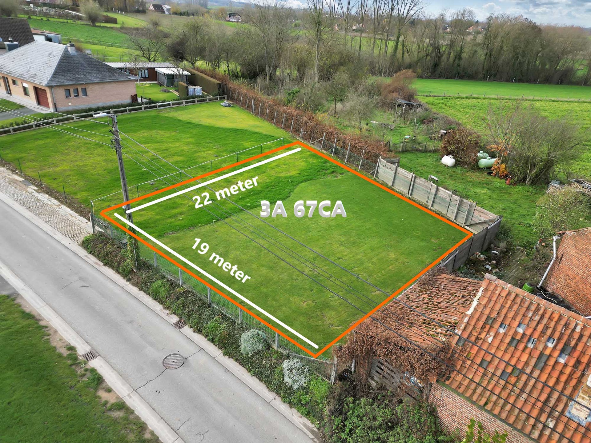 Perceel grond voor open bebouwing op 3a 67ca - foto 1