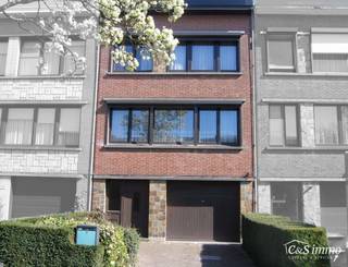 Deze instapklare woning is gelegen in een rustige straat en biedt alle comfort voor een gezin of wie op zoek is naar ruimte en rust. Bij het...