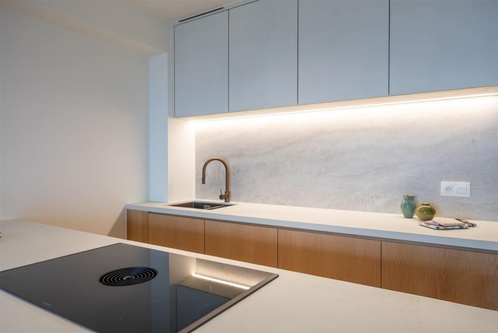 Beautiful and tastefully fully finished apartment located on the second floor. - photo 5