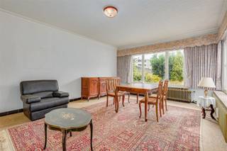 située au centre de Beerse, proche des écoles, des commerces, des transports en commun et propriété à rafraîchir comprenant un grand salon et salle à...