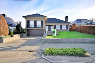 C'est dans l'agréable quartier de Kluisbergen que se trouve cette charmante propriété !Cette villa de faible hauteur jouit d'un excellent emplacement...