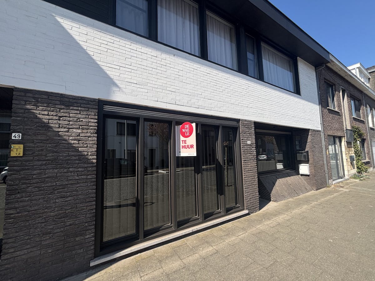 Kantoor / praktijkruimte (109m³) te huur nabij centrum Eeklo - foto 1