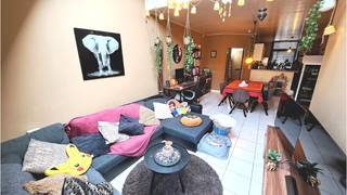 Comfortabele 2-slaapkamerwoning en ruim TERRAS en STADSTUINTJE op een zeer goede ligging in het centrum van Brugge.Zeer rustig gelegen in een een...