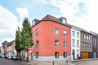 Opbrengsteigendom met 8 studentenkamers op toplocatie te LierBent u op zoek naar een opbrengsteigendom gelegen in het centrum van Lier dan is dit...