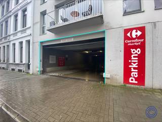 Informatie staanplaatsGelegen op verdieping -3  parkingnummer 3.060  * Ondergrondse beveiligde autostaanplaats. * Automatische sectionale poort met...