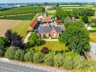 The characterful Beurtepachthoeve, a former tenancy farm of the Guldenberg Abbey in Wevelgem, exudes authenticity and history. The oldest...