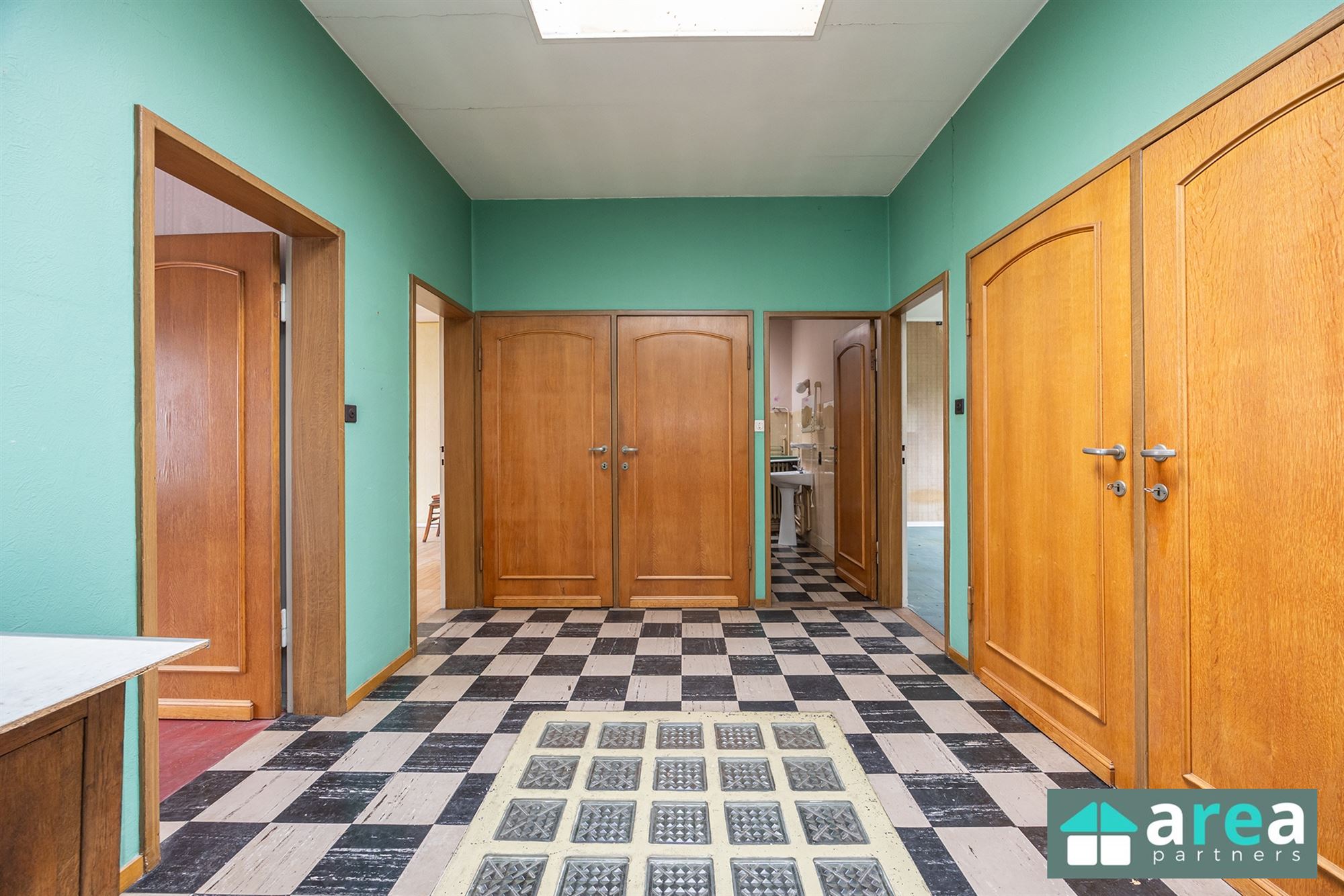 Ruime woning met zes slaapkamers en grote tuin! - foto 4