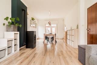 Ruime gezinswoning op een uitzonderlijk perceel van 2.491 m² in Mechelen-Zuid!Deze woning is gelegen op een indrukwekkend perceel van 2.491 m² en...