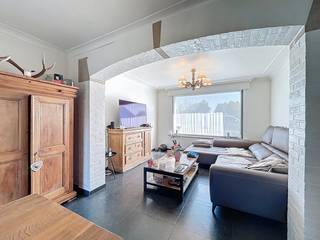 Zoekt u een energiezuinig en recent gerenoveerd huis te huur in Gullegem? Dit instapklare pand biedt veel lichtinval en een rustige ligging, met...