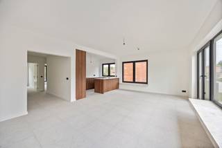 Knap, volledig vernieuwd appartement (EPC A) met hoogwaardige afwerking, tuin én garagebox op een rustige, groene toplocatie in Brasschaat.LOCATIEDe...