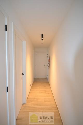 !! GELIEVE U ENKEL PER MAIL AAN TE MELDEN!!IDEALIS VASTGOED – INSTAPKLAAR APPARTEMENT MET KELDERBERGING EN ONDERGRONDSE AUTOSTAANPLAATS OP...